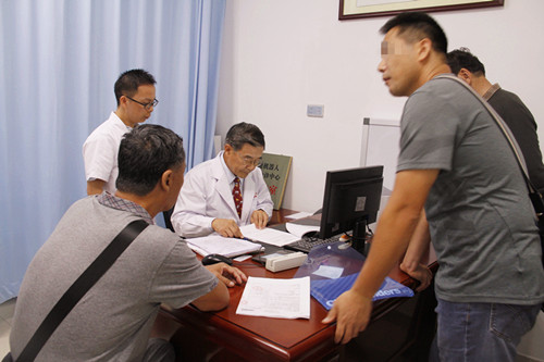 专家来了!汪建平教授出诊金沙洲医院,每周一都有专家出诊哦!